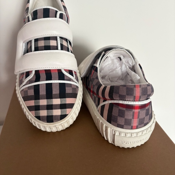 Burberry sneakers with single strap - Picture 5 of 5